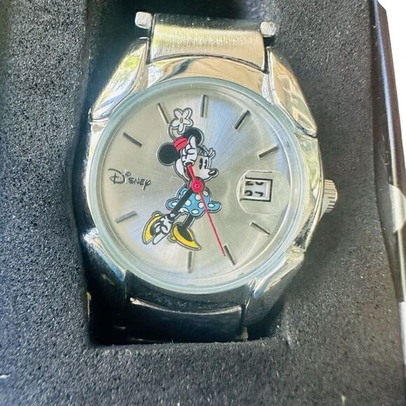 NWT DISNEY ACCUTIME Minnie Mouse Watch New In Box Silver Metallic Band Date Wind